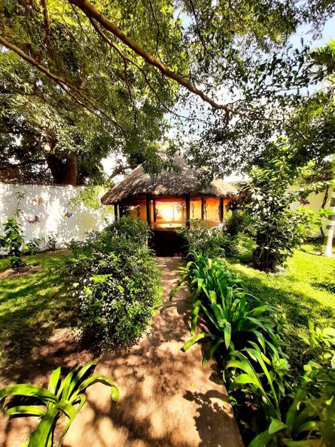 Casa Hotel Sinkiling Gambia Serrekunda Exterior foto