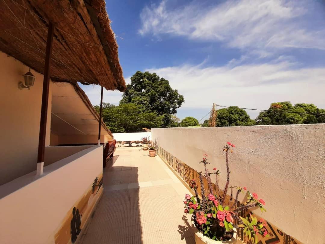 Casa Hotel Sinkiling Gambia Serrekunda Exterior foto