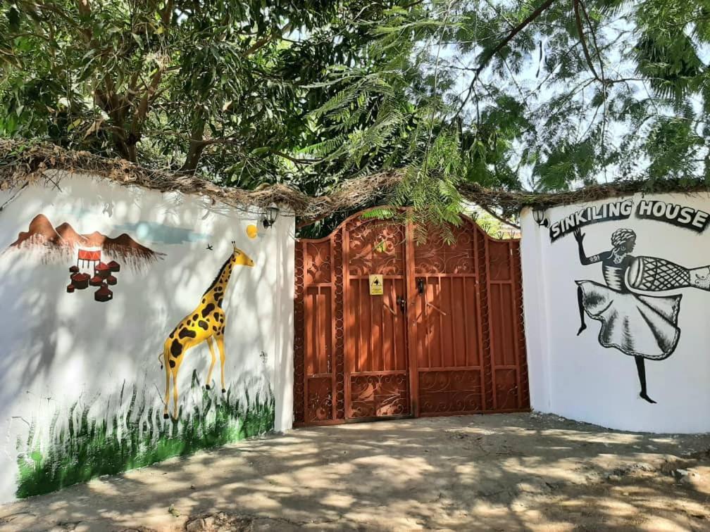 Casa Hotel Sinkiling Gambia Serrekunda Exterior foto